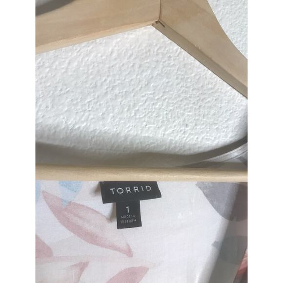 Torrid Floral Challis Belted Blouse Floral Size 1X - Picture 5 of 7